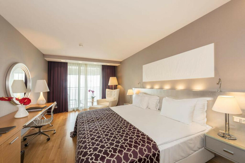 Akra Hotel