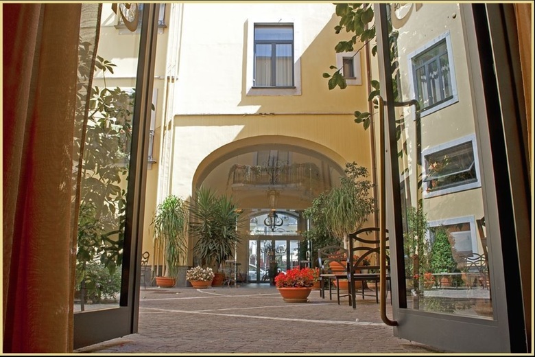Le Cheminee Business Hotel