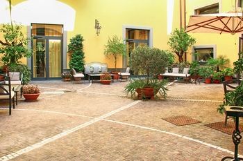 Le Cheminee Business Hotel