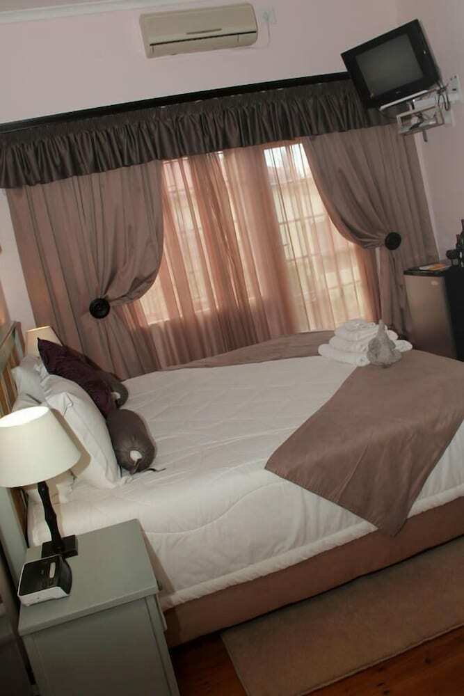 Hostal Komati Guesthouse