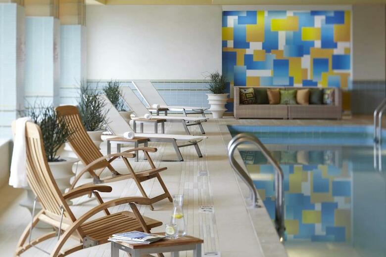 Hotel Renaissance Boston Waterfront