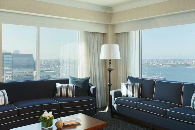 Hotel Renaissance Boston Waterfront