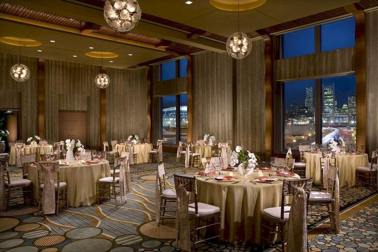 Hotel Renaissance Boston Waterfront