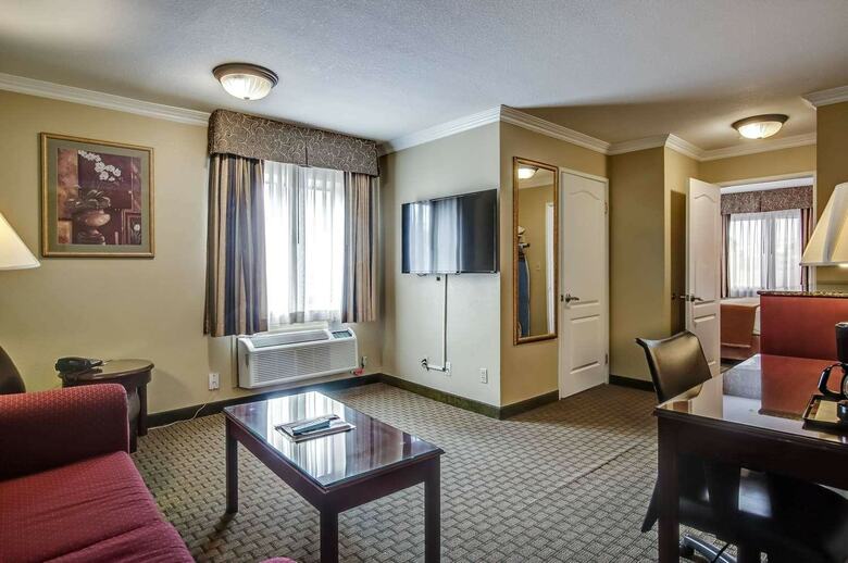 Hotel Howard Johnson Inn And Suites Reseda