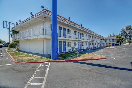 Motel 6 Stockton - Charter Way West