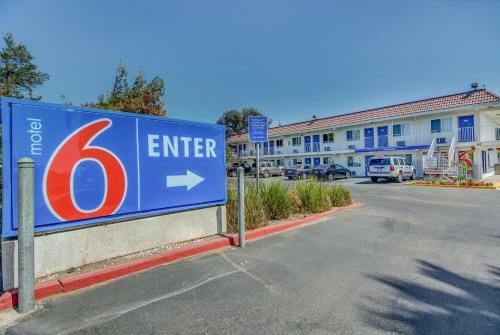 Motel 6 Stockton - Charter Way West