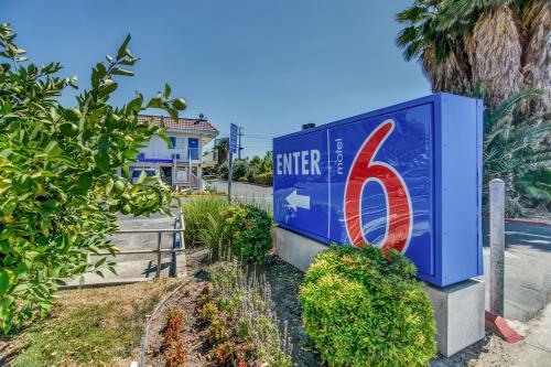 Motel 6 Stockton - Charter Way West