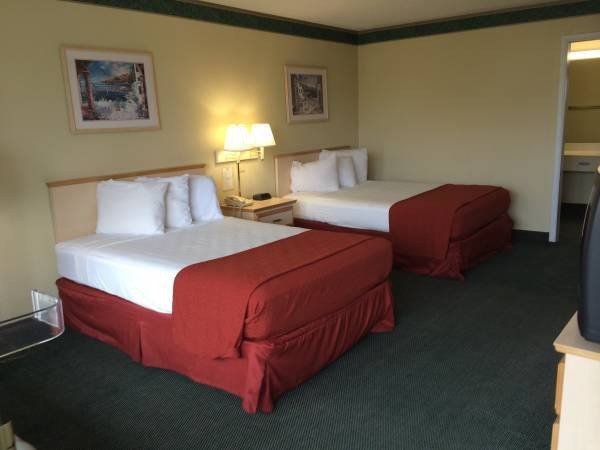 Hotel Ramada Inn And Suites
