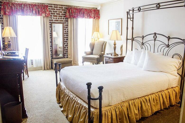 Hotel River Street Inn