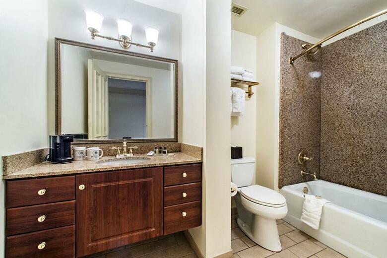 Hotel River Street Inn