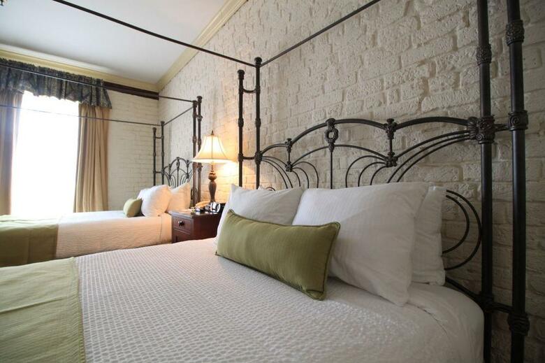 Hotel River Street Inn