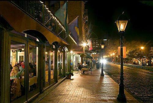 Hotel River Street Inn