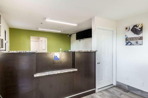 Motel Savannah Suites Savannah