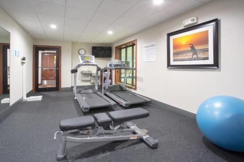 Holiday Inn Express Hotel & Suites Concordia