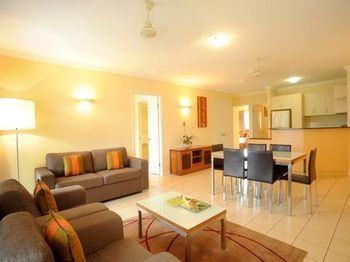 Hotel Bay Village Tropical Retreat