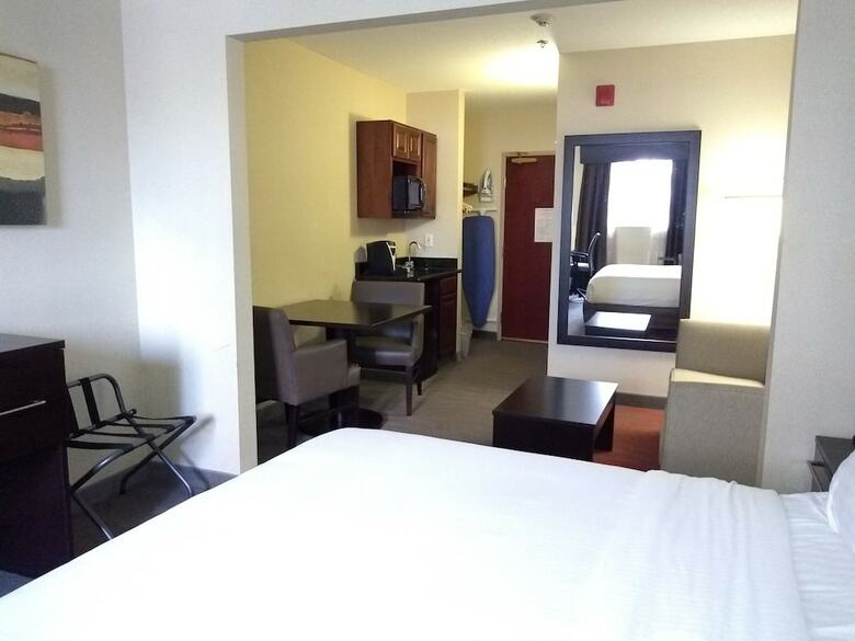 Holiday Inn Express Hotel & Suites Waterford
