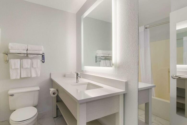 Hotel Hawthorn Suites By Wyndham Omaha/old Mill