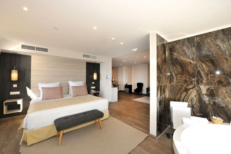 Hotel Salobre�a Suites