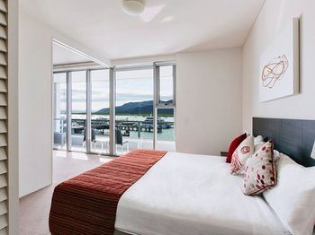 Hotel Cairns Harbour Lights
