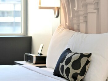 Hotel Mercure Melbourne Treasury Gardens