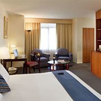Hotel Seasons Of Perth