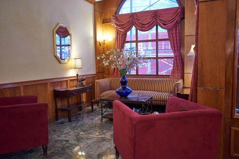 Hotel St. James