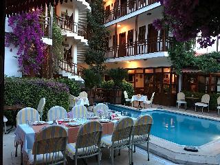 Hotel Karyatit