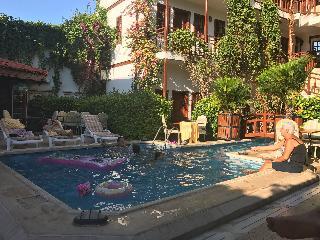 Hotel Karyatit