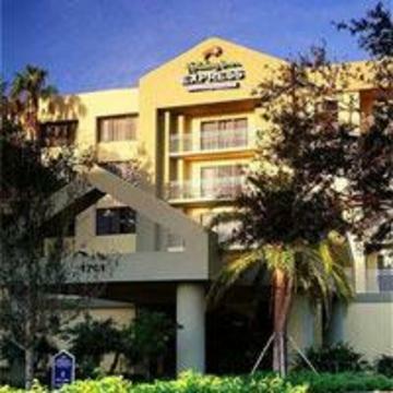 Holiday Inn Express Hotel & Suites