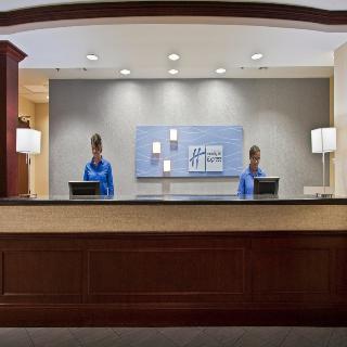 Holiday Inn Express Hotel & Suites