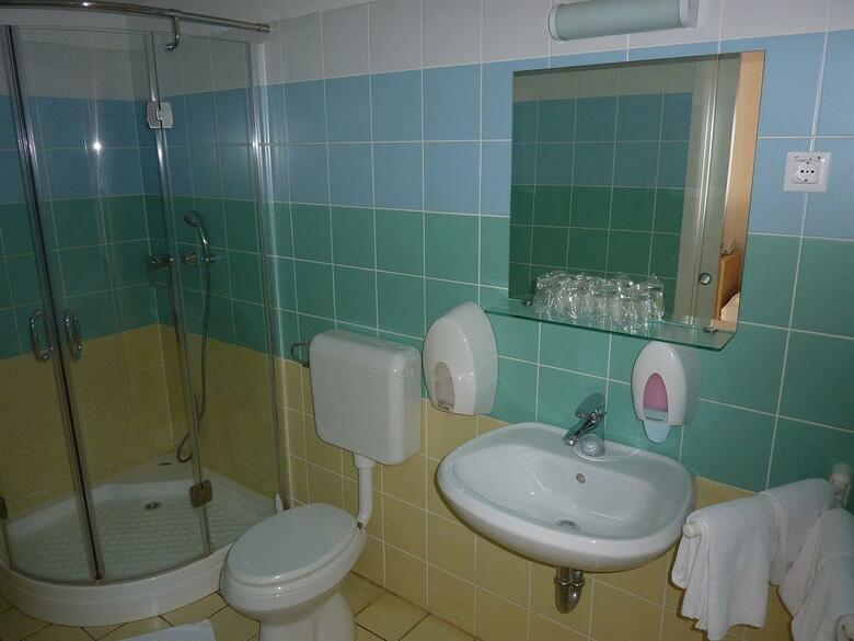 Emonec Hotel