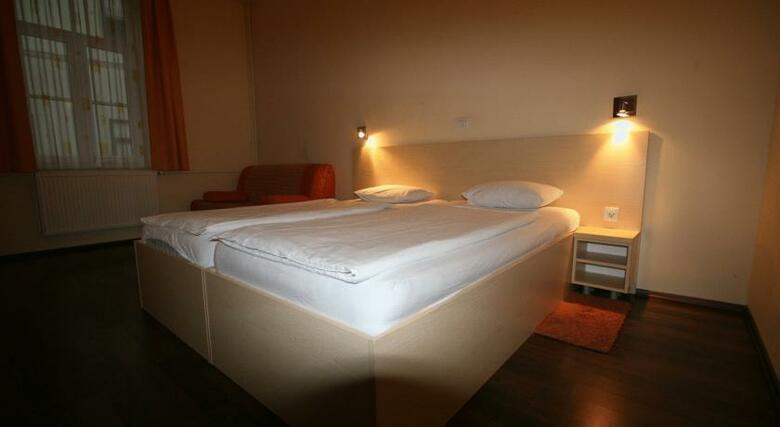 Emonec Hotel