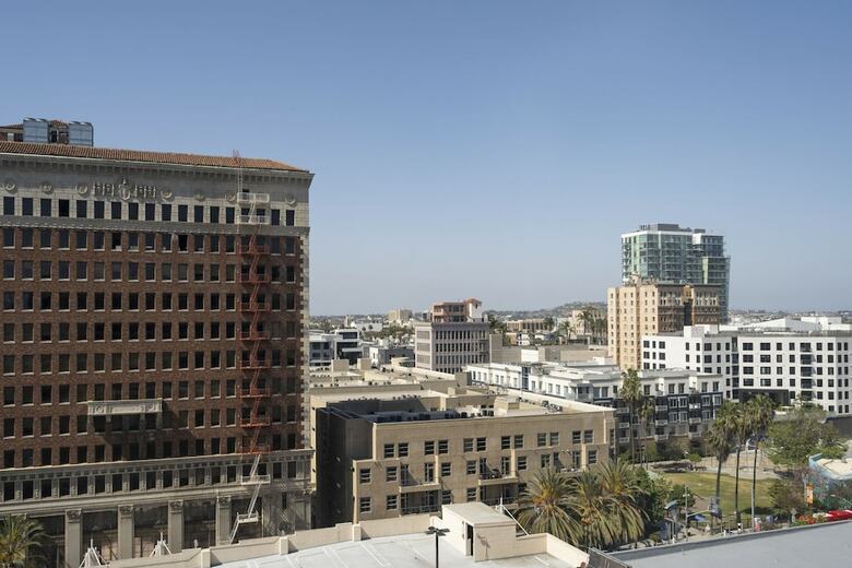 Hotel Renaissance Long Beach