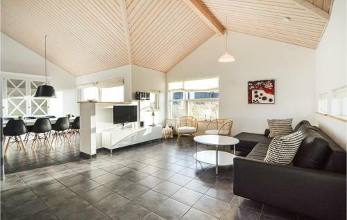 Holiday Home Lakolk