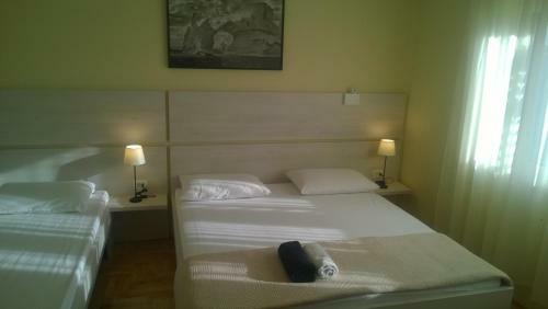 Hostal Rooms & Apartments Blue Beach