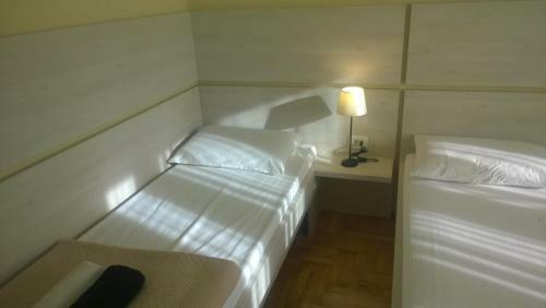 Hostal Rooms & Apartments Blue Beach