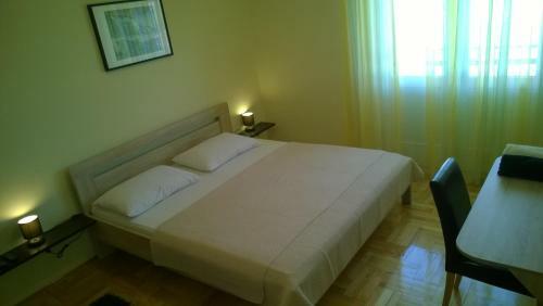 Hostal Rooms & Apartments Blue Beach