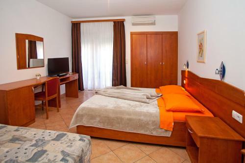 Hostal Guesthouse Villa Adria