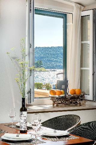 Apartments Tisno