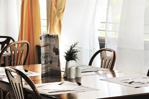Hotel Lily Ann Village
