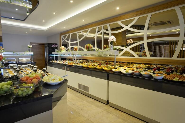 Maris Beach Hotel