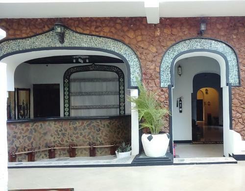 Chavda Hotel