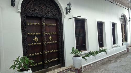 Chavda Hotel