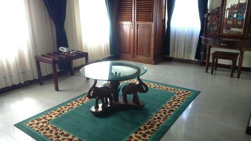 Chavda Hotel