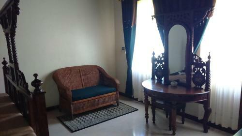 Chavda Hotel