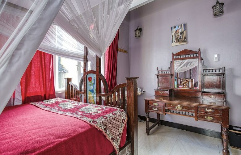 Tembo House Hotel