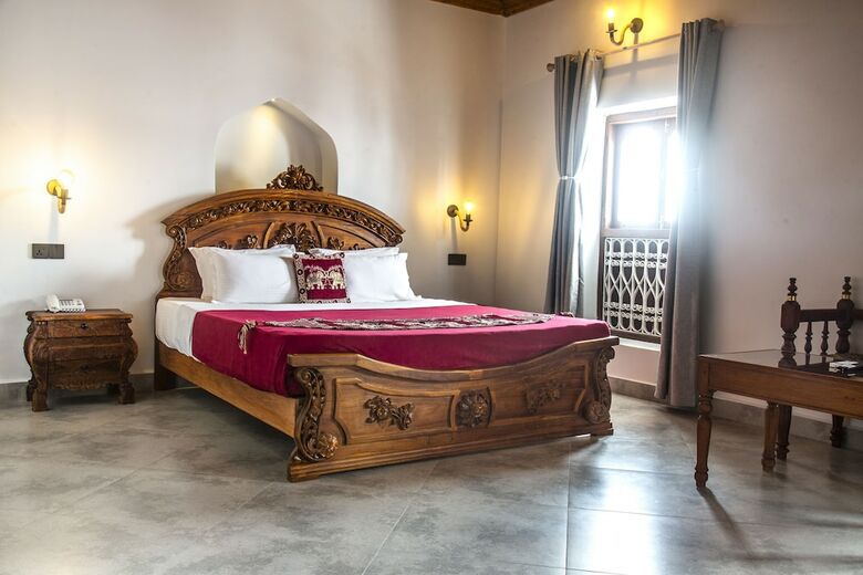 Tembo House Hotel