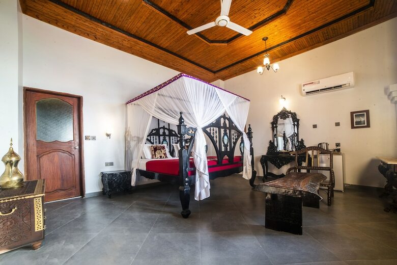 Tembo House Hotel
