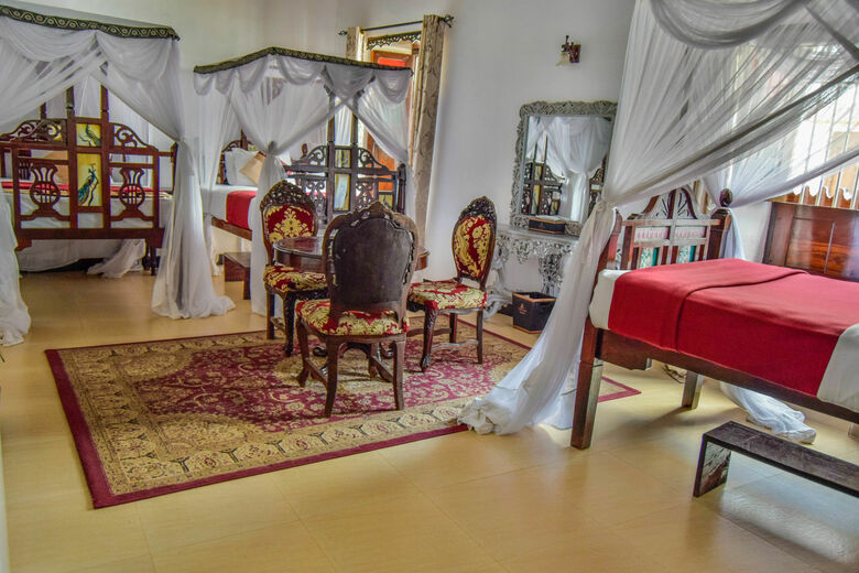 Tembo House Hotel