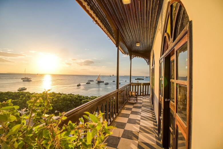 Tembo House Hotel